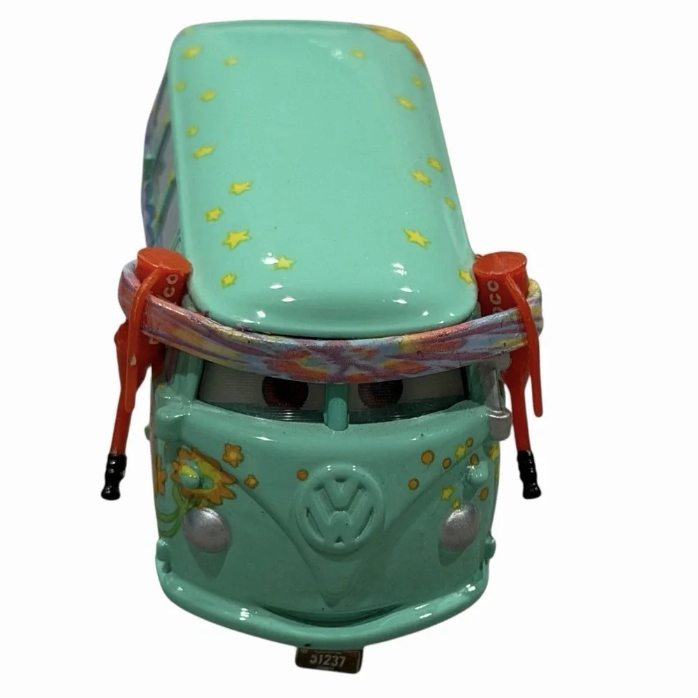 Disney Pixar Cars VW Bus Pit Crew Member Fillmore 2015 1:55 Diecast Hippie‎ Van